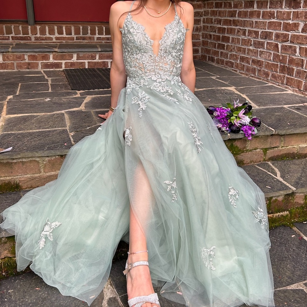 Elegant Mint Green Lace Evening Gown